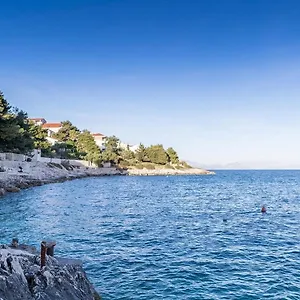 https://apartments-brane-100m-from-the-beach.hotels-in-trogir.com